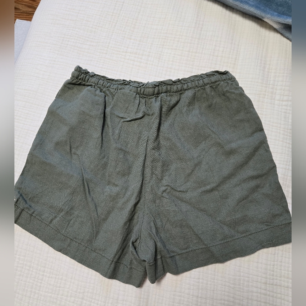 H&M Olive Green Women’s Drawstring Shorts - Picture 4 of 4